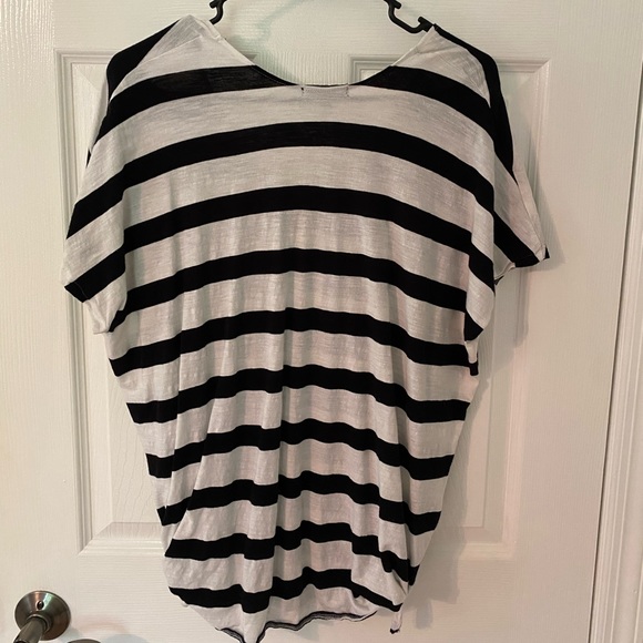 Black and White Striped Short Sleeve Top - Picture 3 of 4